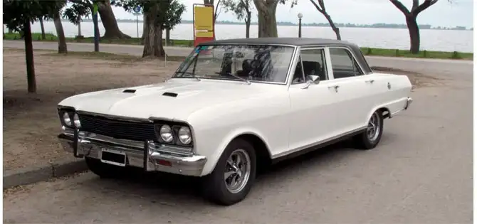 Weißer Oldtimer – beispielhaftes Ankaufsfahrzeug in Weinstadt